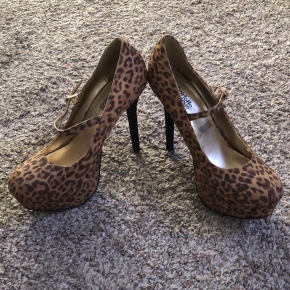 Cheetah/Leopard print platform heels - Picture 3 of 5